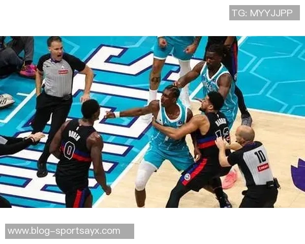 黄蜂主帅回忆三球相撞瞬间称自己当时走神了但球员全力以赴