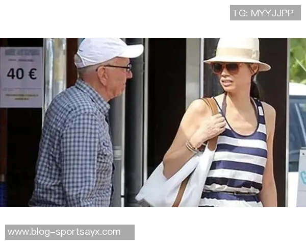 模特揭维尼修斯不当行为内幕私密照片和三人行暗示引发热议